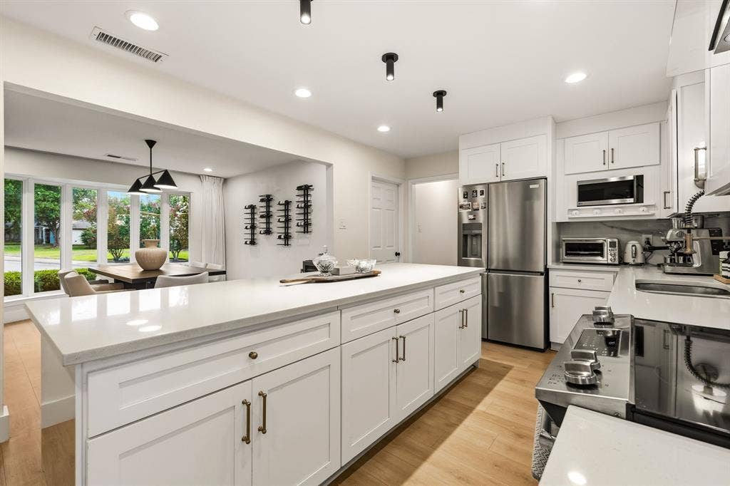 7429 Tangleglen Drive, Dallas, TX 75248 7429 Tangleglen Drive, Dallas, TX 75248