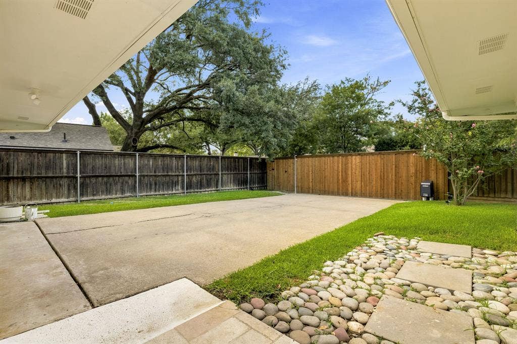 7429 Tangleglen Drive, Dallas, TX 75248 7429 Tangleglen Drive, Dallas, TX 75248
