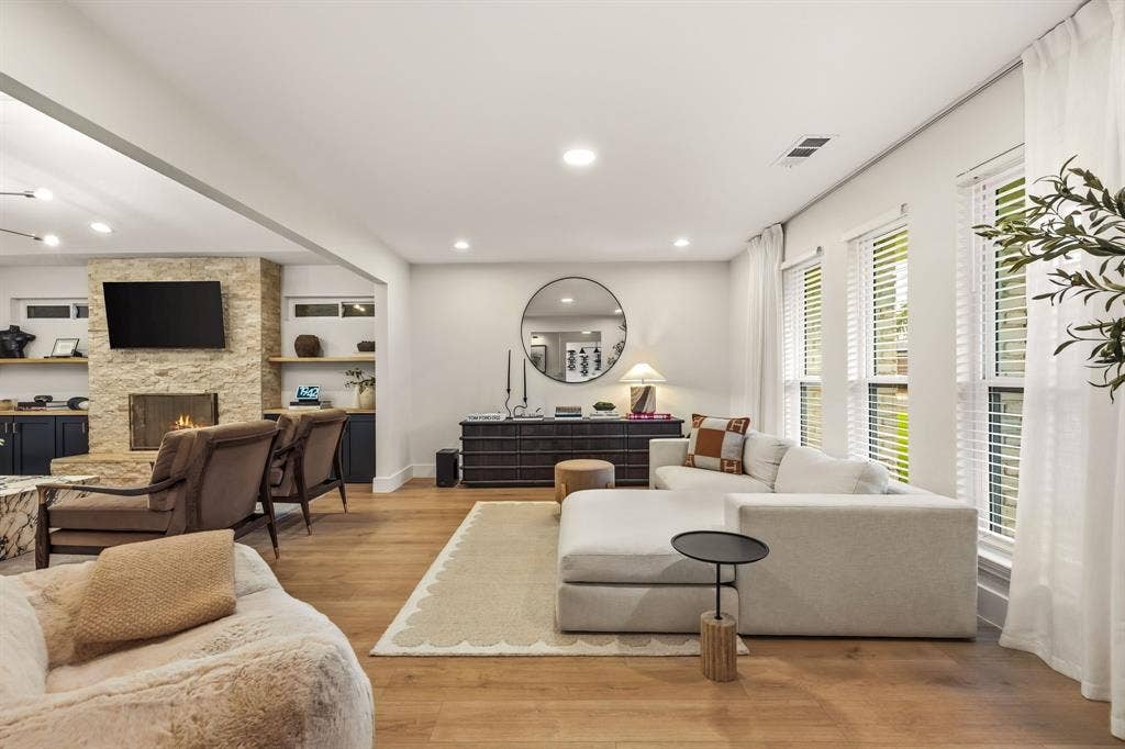 7429 Tangleglen Drive, Dallas, TX 75248 7429 Tangleglen Drive, Dallas, TX 75248