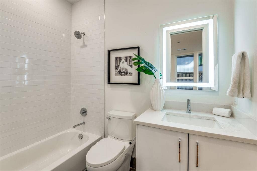 426 W 9th Street, #104, Dallas, TX 75208