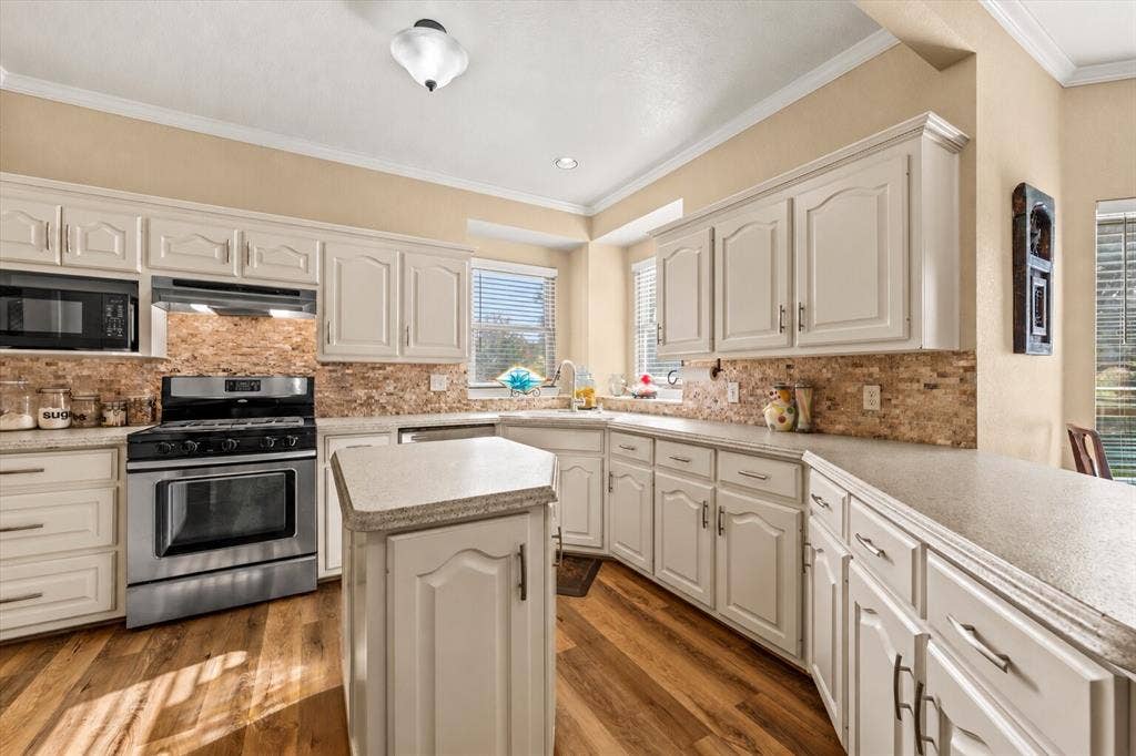 525 Taylor Oaks Drive, Waco, TX 76705 525 Taylor Oaks Drive, Waco, TX 76705