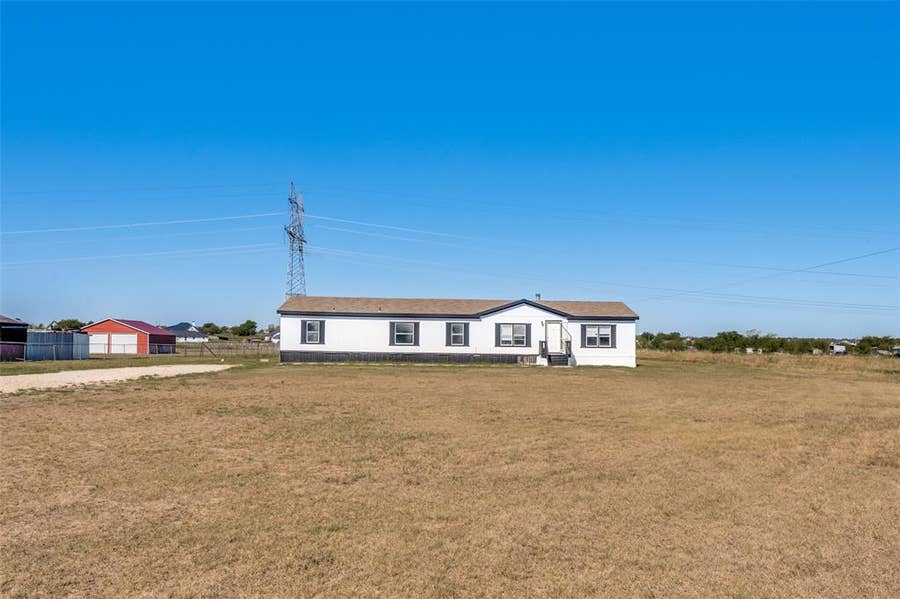 Property photo for 5721 Black Springs Ln, Joshua, TX