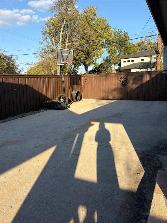2810 Britton Drive, Dallas, TX 75216 2810 Britton Drive, Dallas, TX 75216