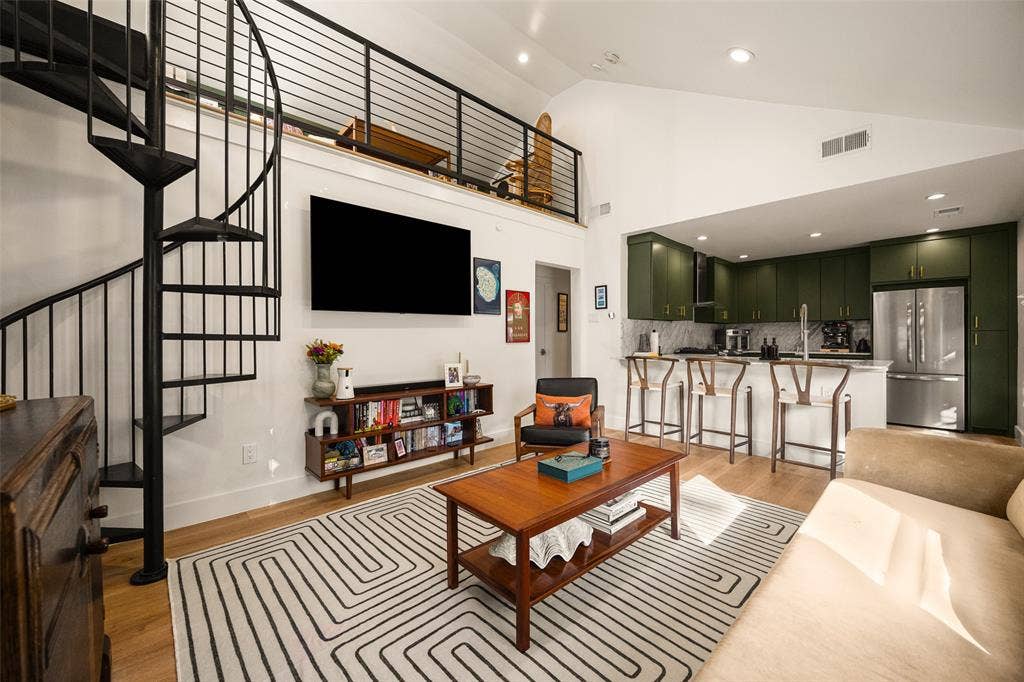 217 N Waverly Drive, Dallas, TX 75208 217 N Waverly Drive, Dallas, TX 75208