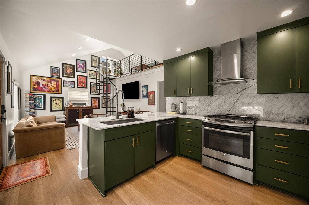 217 N Waverly Drive, Dallas, TX 75208 217 N Waverly Drive, Dallas, TX 75208