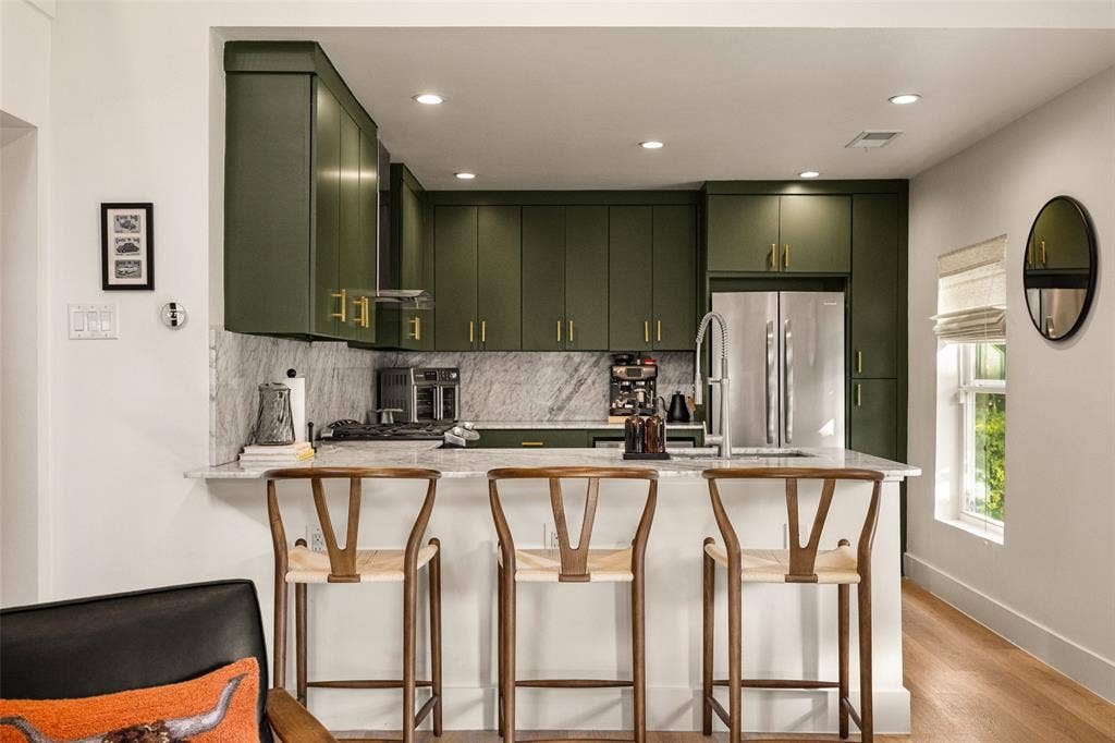 217 N Waverly Drive, Dallas, TX 75208 217 N Waverly Drive, Dallas, TX 75208