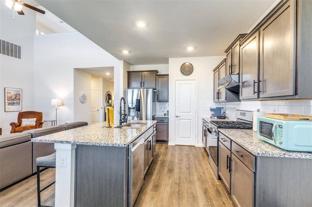 Kitchen with gas cooktop, new range hood and a walk-in pantry.Non furnished but some furniture is negotiable or case by case.
