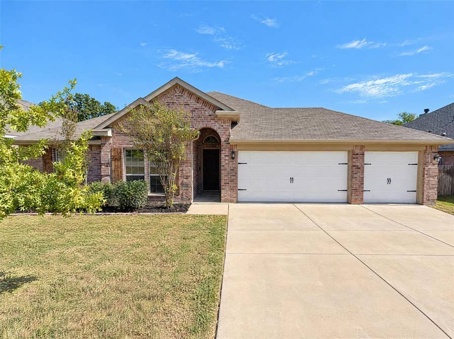 Property photo for 7413 Rose Crest Boulevard, Forest Hill, TX