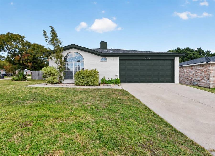Property photo for 10924 Hornby Street, Fort Worth, TX