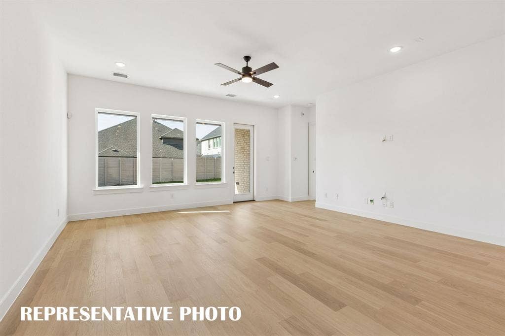 4553 Sunfish Lane, McKinney, TX 75071 Memories are waiting to be made in this spacious, light filled family room. REPRESENTATIVE PHOTO