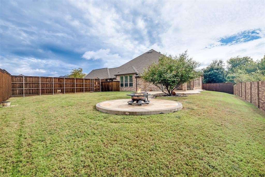 8303 Lake Valley Court, Rowlett, TX 75089 Huge back yard with stamped concrete area perfect for a fire pit