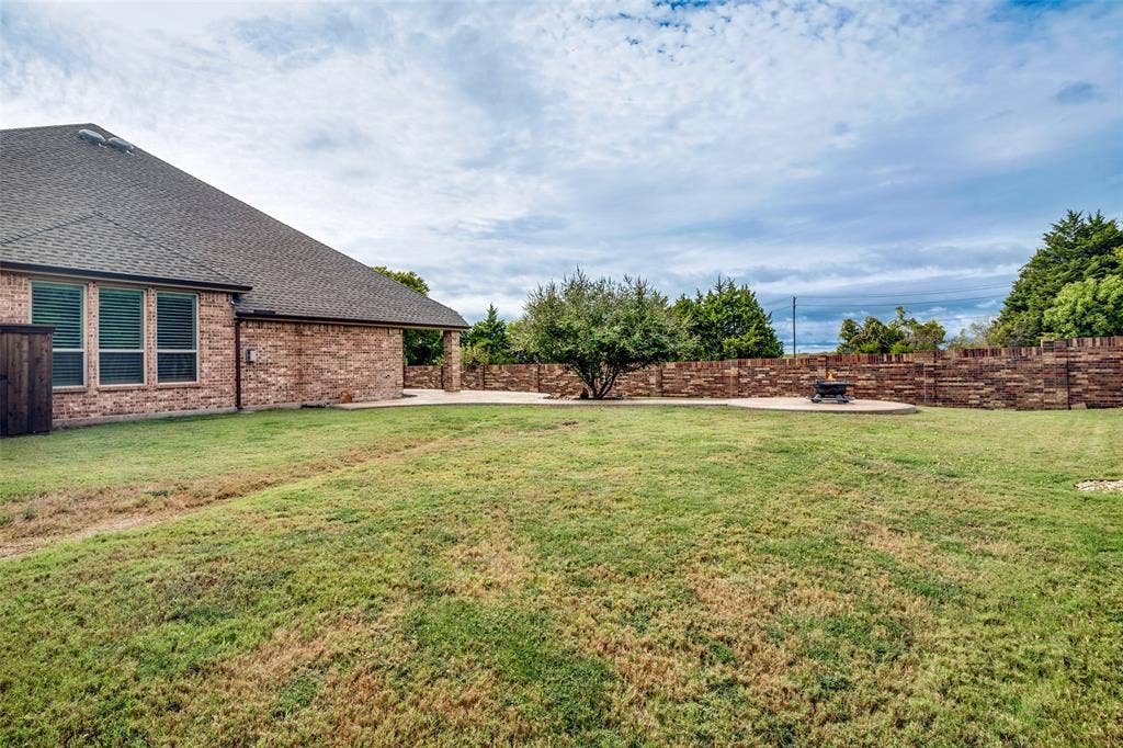 8303 Lake Valley Court, Rowlett, TX 75089 oversized back yard