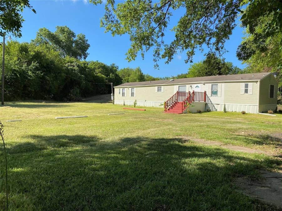 Property photo for 4201 N Interstate Highway 45, Ennis, TX