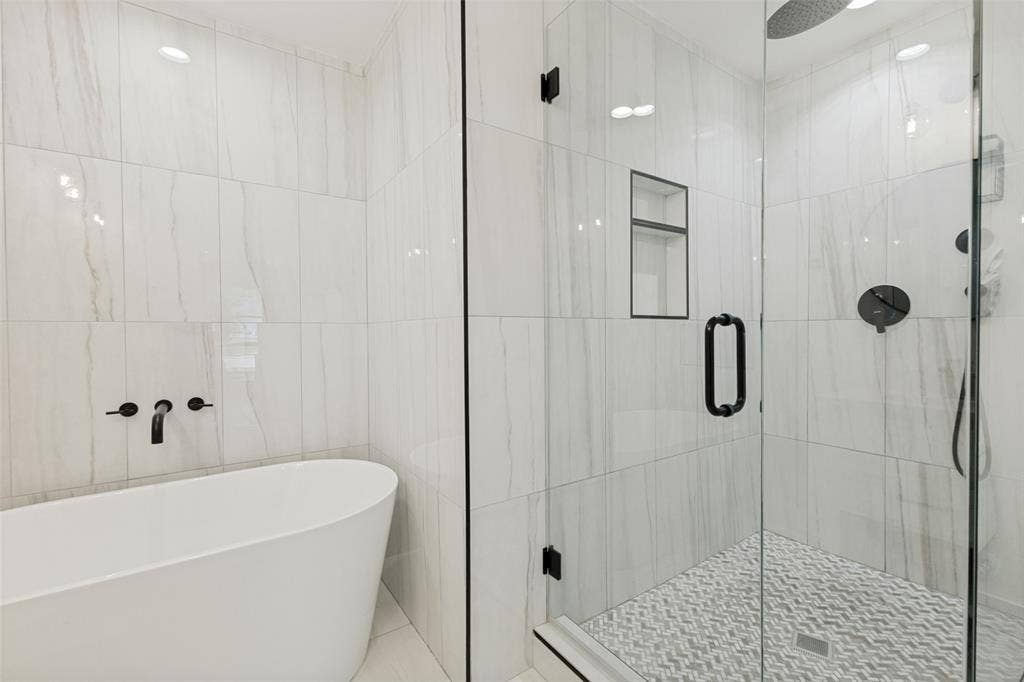 6716 Roundrock Road, Dallas, TX 75248