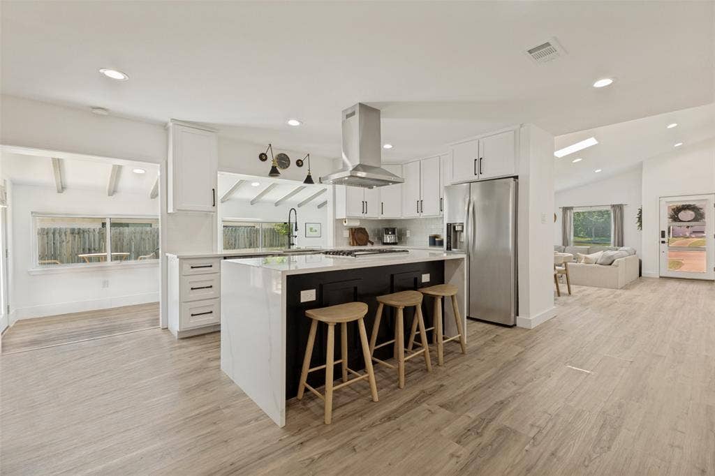 6716 Roundrock Road, Dallas, TX 75248