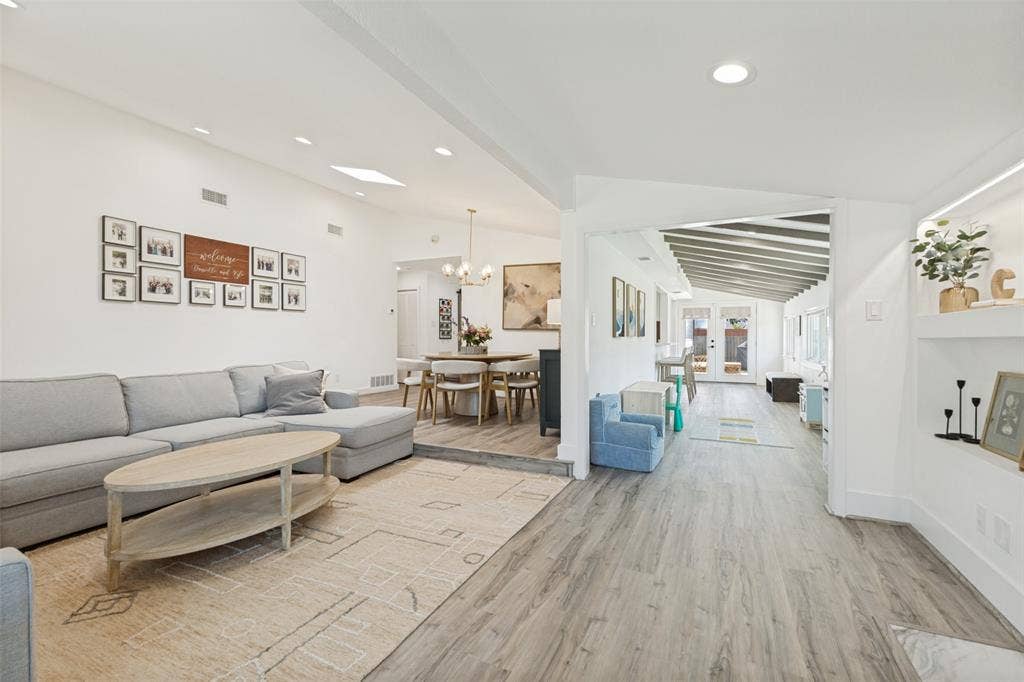 6716 Roundrock Road, Dallas, TX 75248