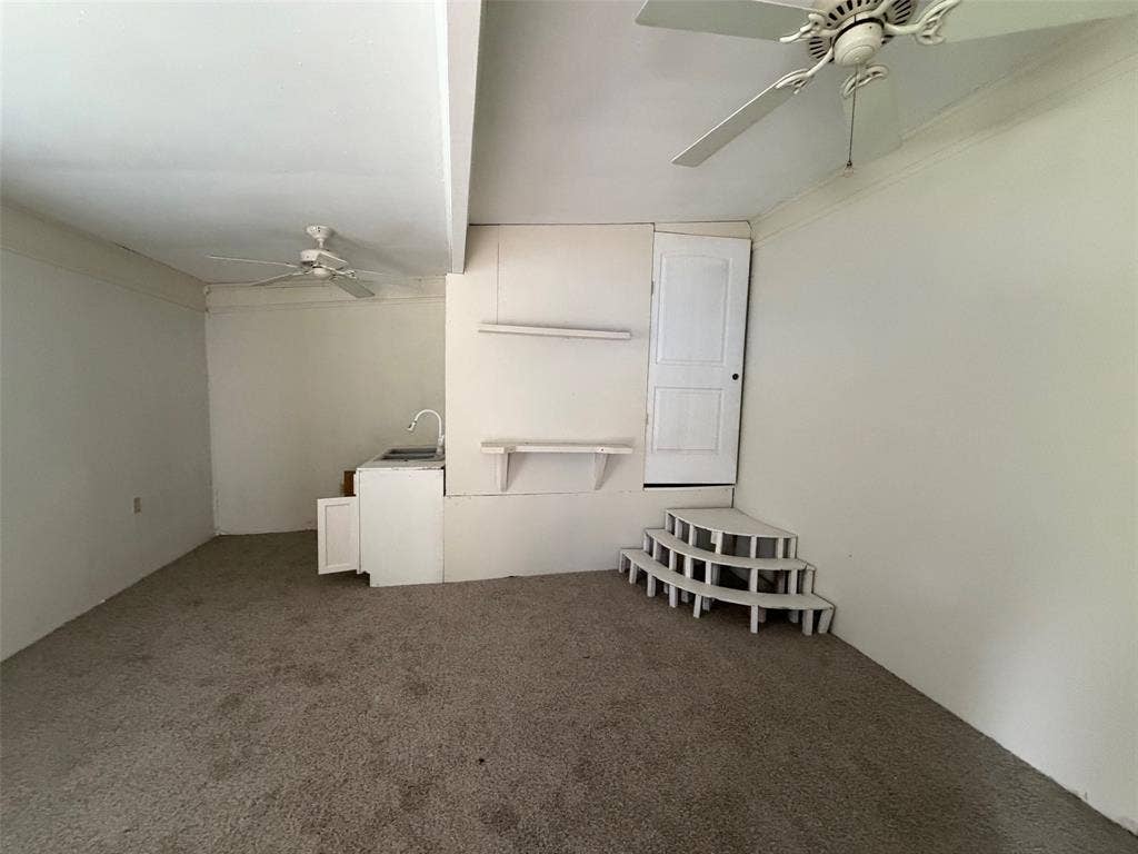 2916 E Briarwood Street, Granbury, TX 76048