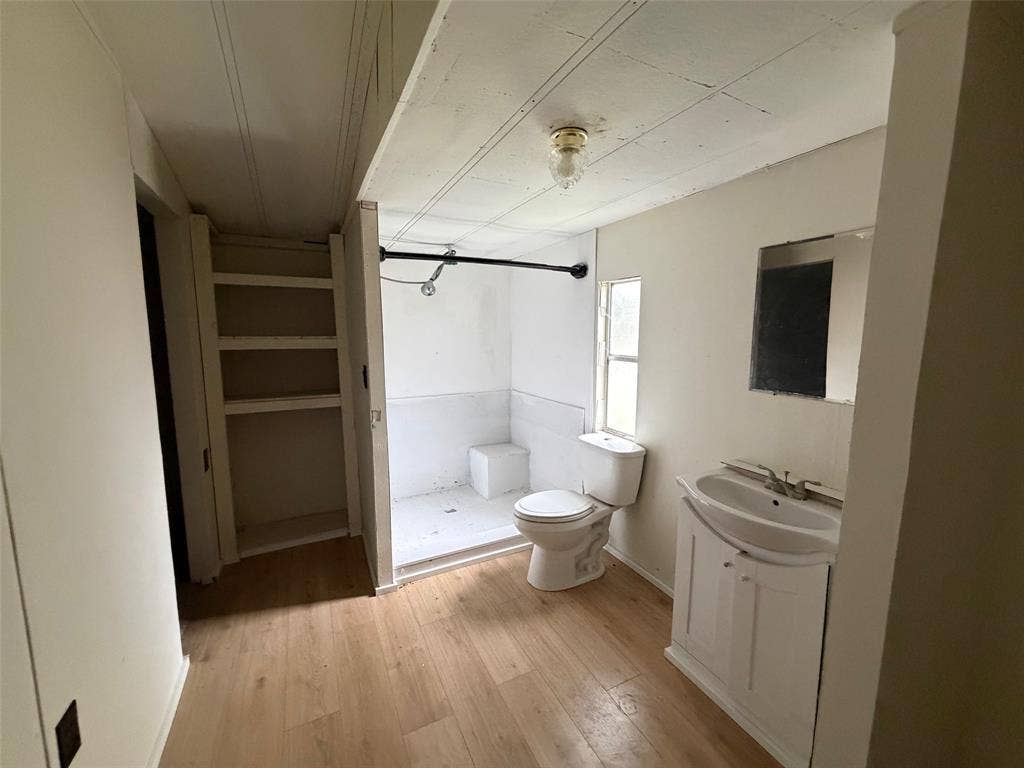 2916 E Briarwood Street, Granbury, TX 76048