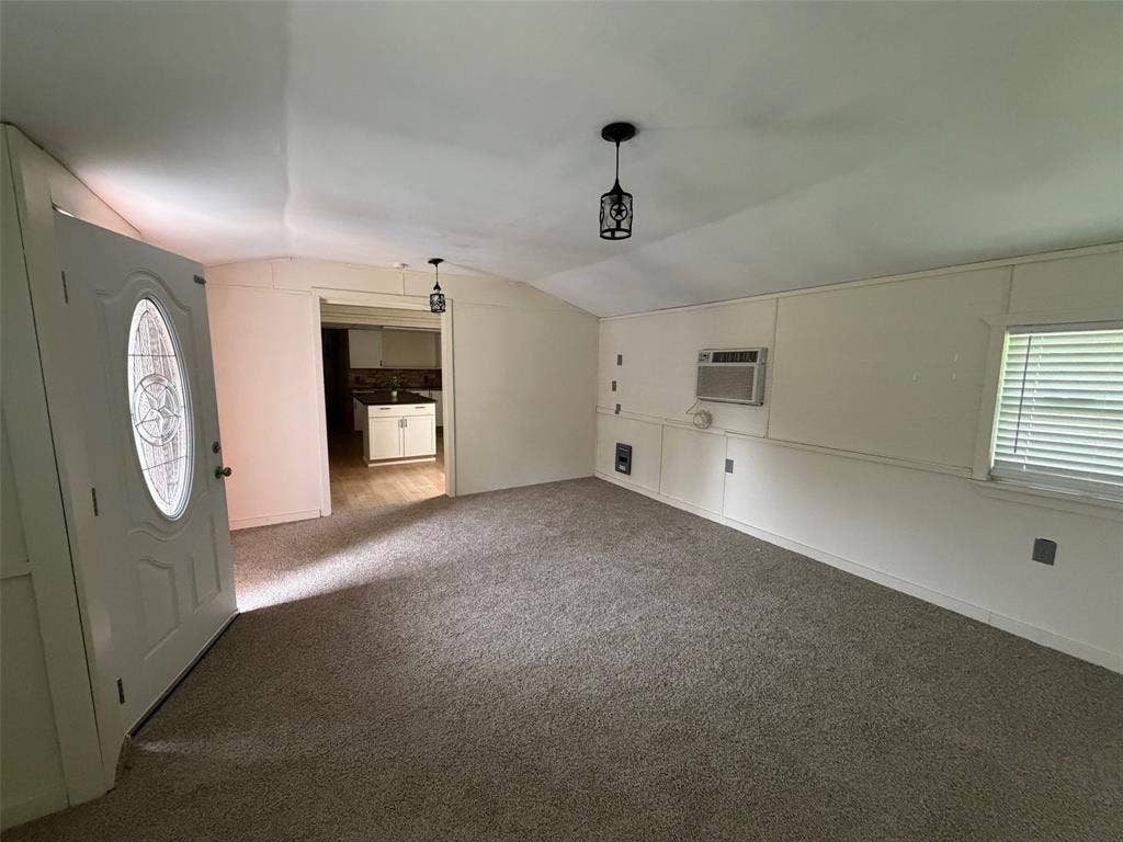2916 E Briarwood Street, Granbury, TX 76048