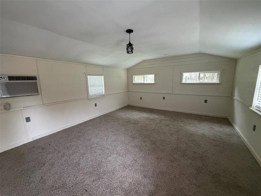 2916 E Briarwood Street, Granbury, TX 76048