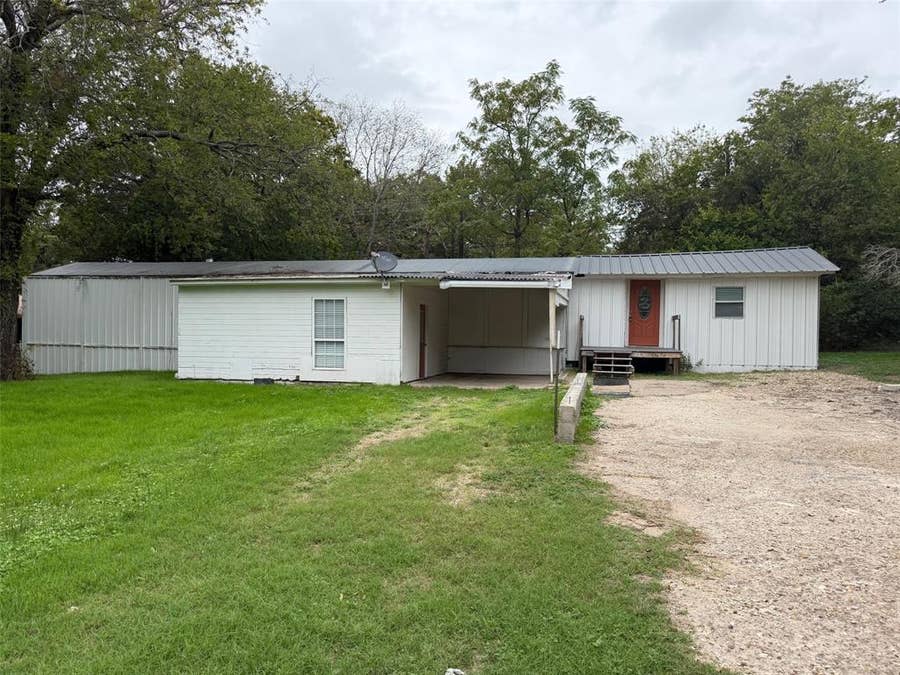 Property photo for 2916 E Briarwood Street, Granbury, TX