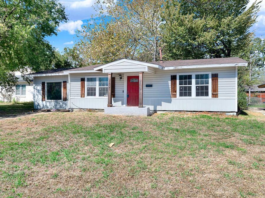 Property photo for 2821 Kilburn Avenue, Dallas, TX