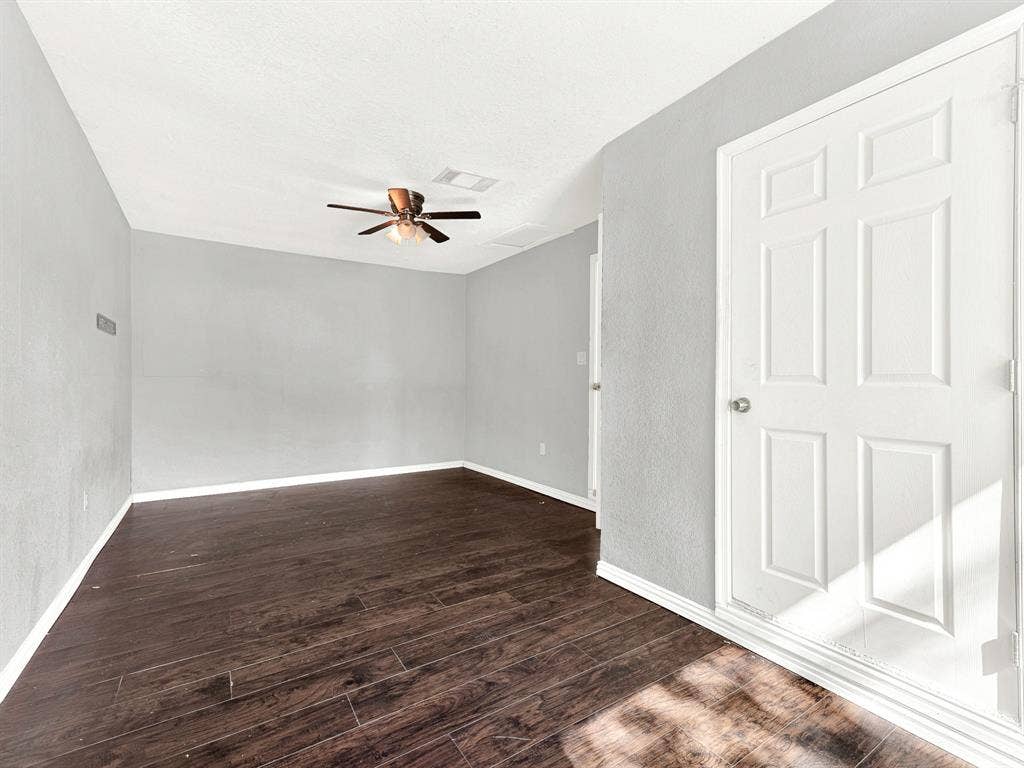 2821 Kilburn Avenue, Dallas, TX 75216