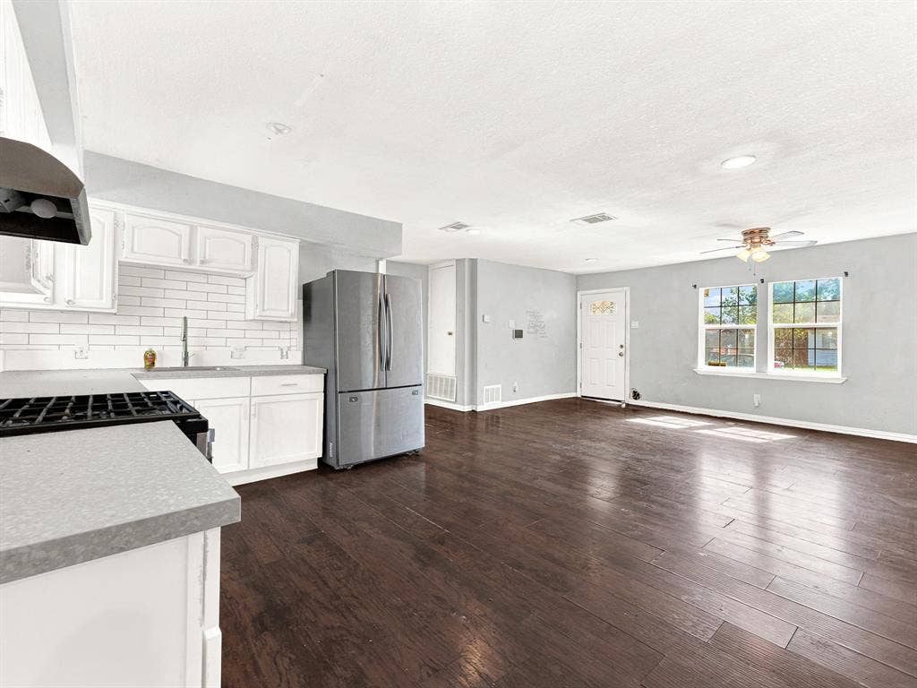 2821 Kilburn Avenue, Dallas, TX 75216