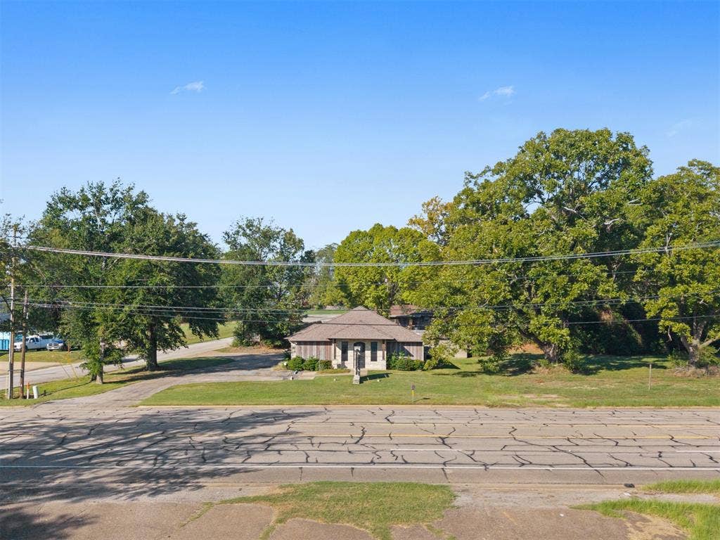 700 N Main Street, Lindale, TX 75771 Single-story exterior featuring a hip roof, masonry facade, and mature landscaping on a spacious lot