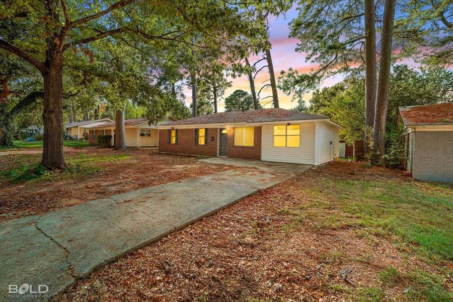 Property photo for 9430 Woodcrest Drive, Shreveport, LA