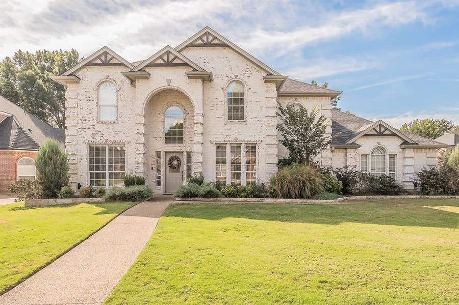 Property photo for 1004 Saint Andrews Drive, Mansfield, TX