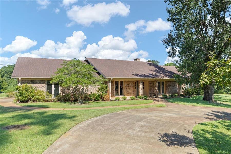 Property photo for 1899 Hunter Rd., Longview, TX