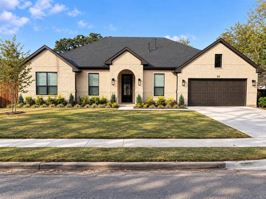 Property photo for 615 Oakland Drive, Irving, TX