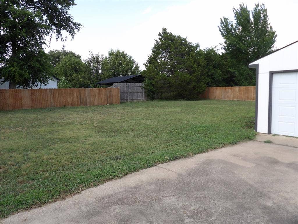 816 Preston Road, Red Oak, TX 75154 behind garage