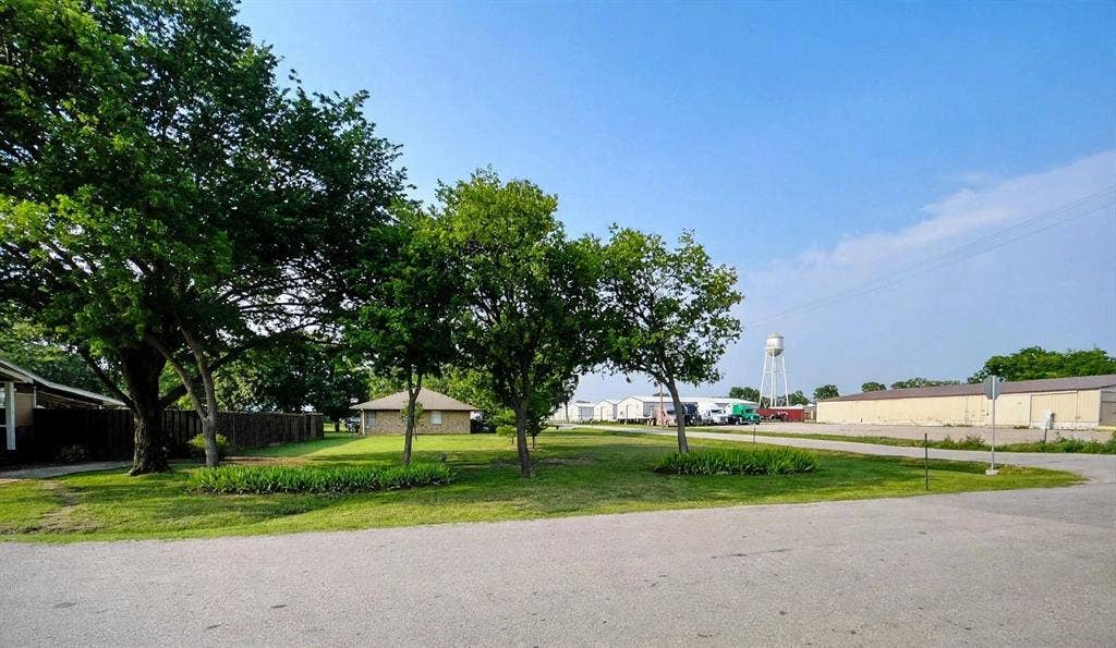 201 W ASH Street, Celina, TX 75009 201 W ASH Street, Celina, TX 75009
