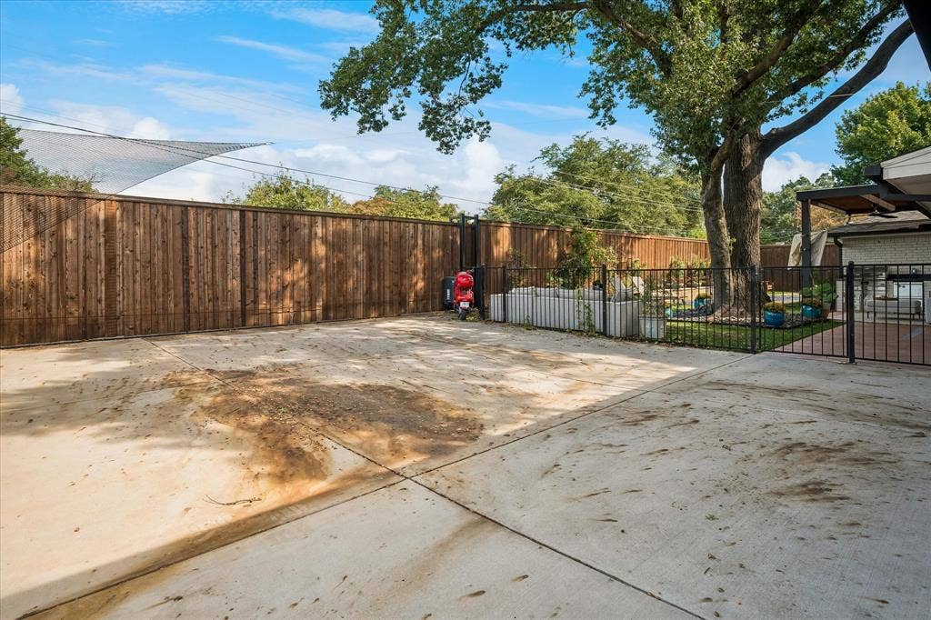4317 Echo Glen Drive, Dallas, TX 75244
