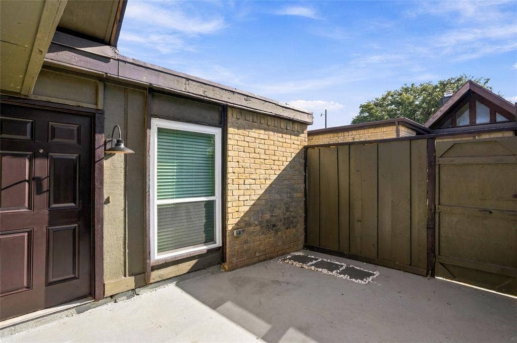 4612 Country Creek Drive, #1165, Dallas, TX 75236 Fenced private courtyard