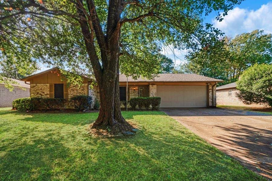 Property photo for 335 34th Street NE, Paris, TX