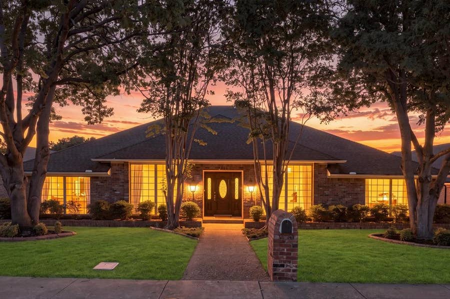 Property photo for 9501 Windy Knoll Drive, Dallas, TX