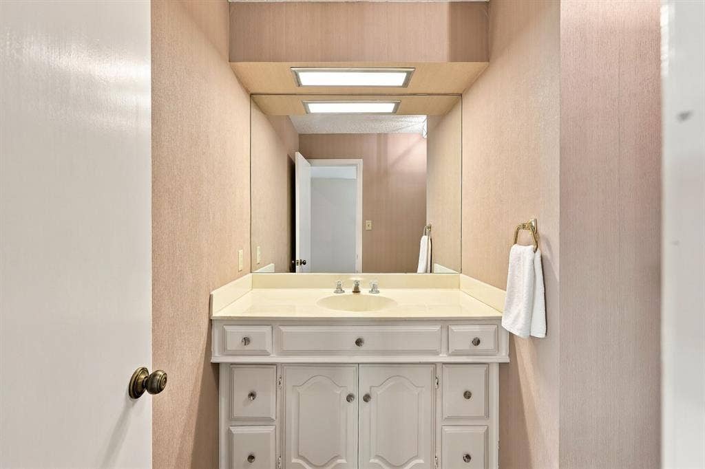 9501 Windy Knoll Drive, Dallas, TX 75243 9501 Windy Knoll Drive, Dallas, TX 75243