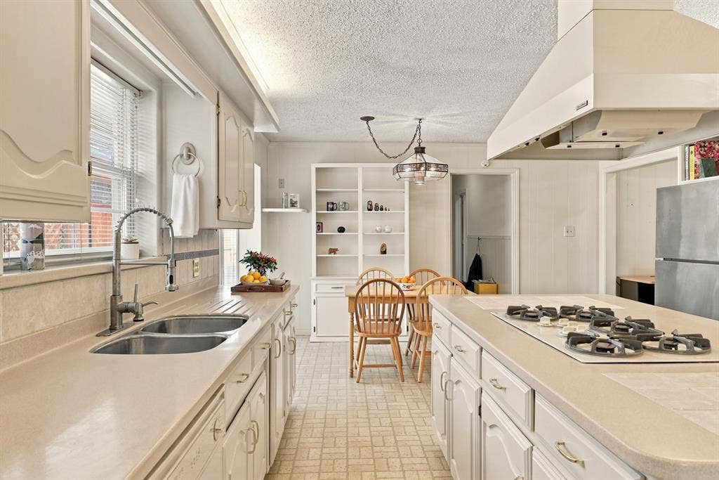 9501 Windy Knoll Drive, Dallas, TX 75243 9501 Windy Knoll Drive, Dallas, TX 75243