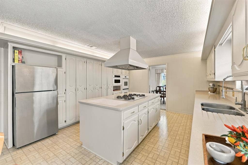 9501 Windy Knoll Drive, Dallas, TX 75243 9501 Windy Knoll Drive, Dallas, TX 75243