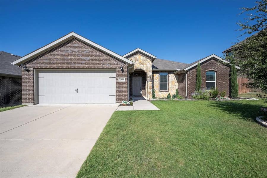 Property photo for 2544 Doe Run, Weatherford, TX