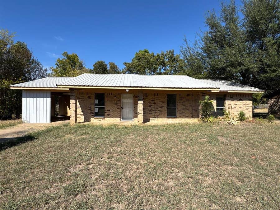 Property photo for 511 W 6th Street, Clarksville, TX
