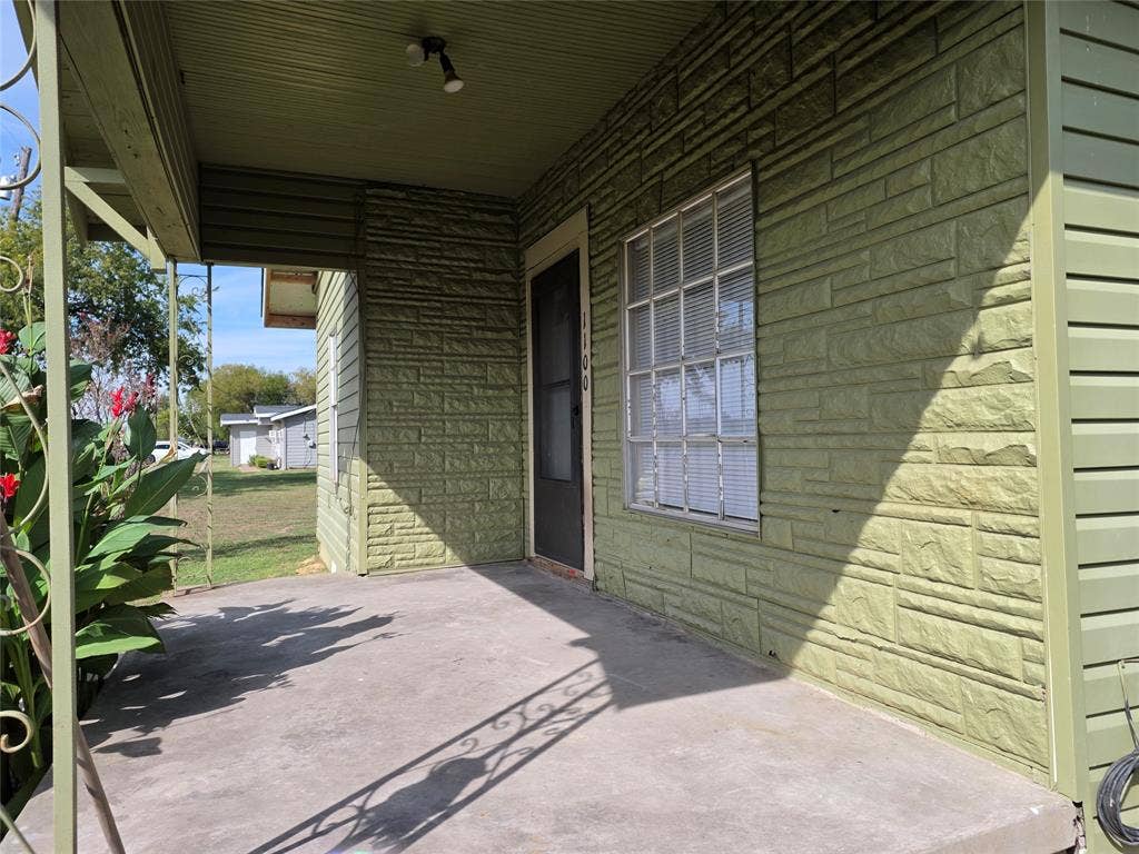 1100 Main Street, Ennis, TX 75119 1100 Main Street, Ennis, TX 75119
