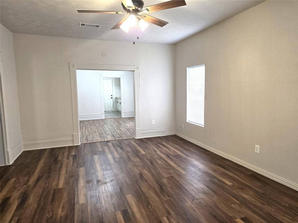 1100 Main Street, Ennis, TX 75119 1100 Main Street, Ennis, TX 75119