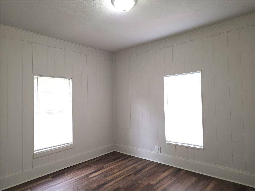 1100 Main Street, Ennis, TX 75119 1100 Main Street, Ennis, TX 75119