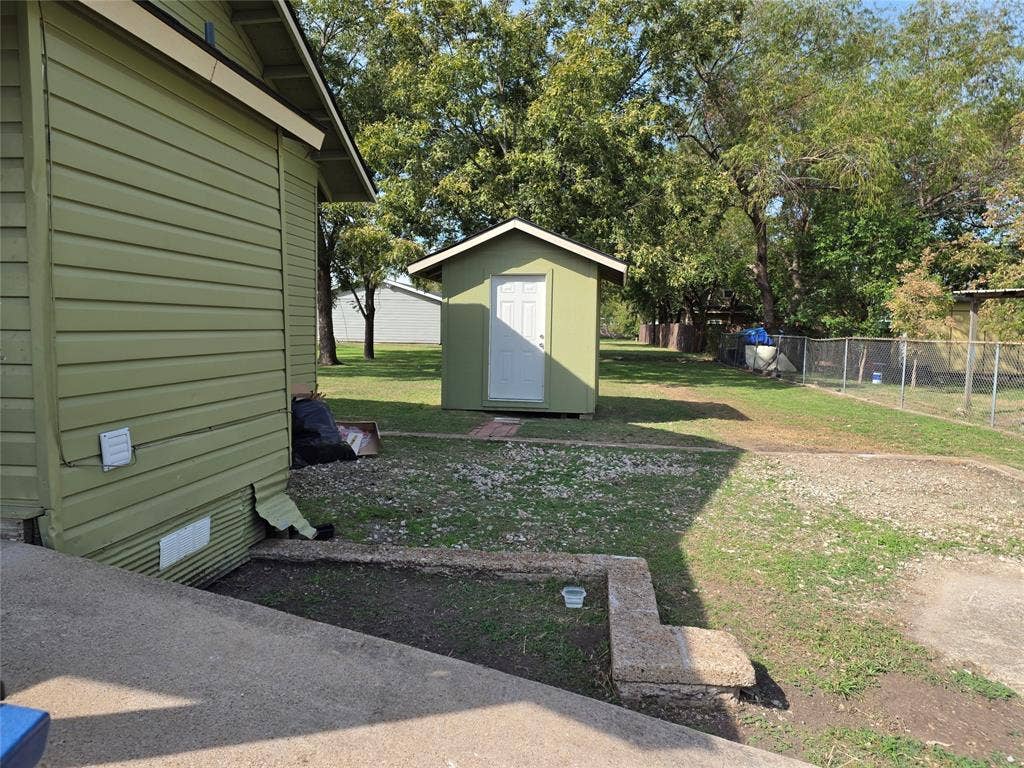 1100 Main Street, Ennis, TX 75119 1100 Main Street, Ennis, TX 75119