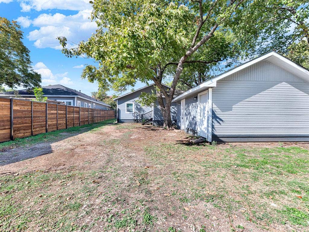 622 S Edgefield Avenue, Dallas, TX 75208