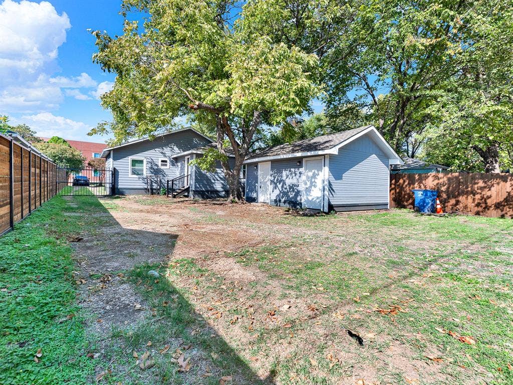 622 S Edgefield Avenue, Dallas, TX 75208